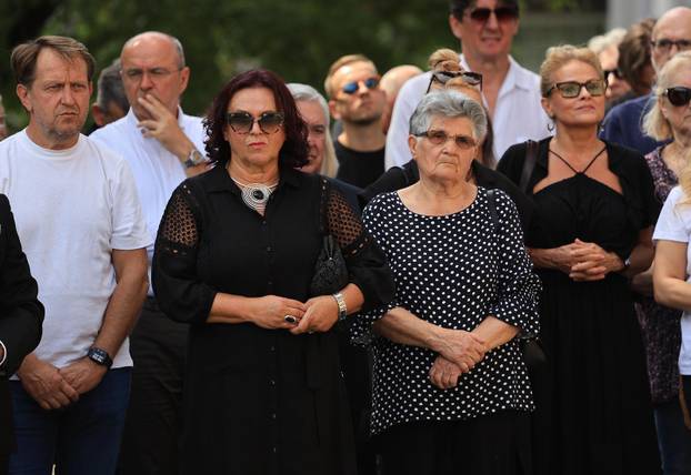Zagreb: Posljednji ispraćaj Luce Mamić, majke Stojana, Zdravka i Zorana Mamića