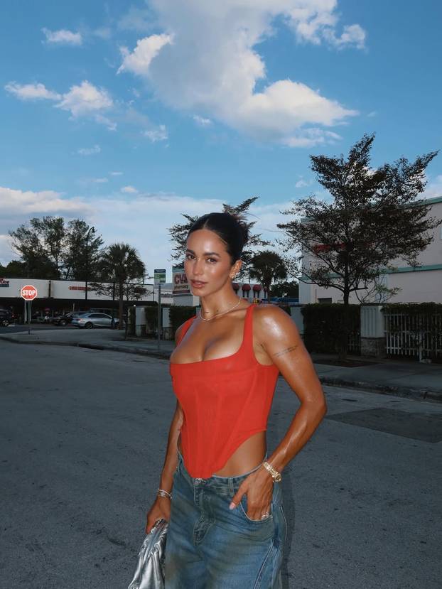 FOTO Bivša balerina Oriana gori od seksepila: Evo kakve sve vježbe radi za ovakvo tijelo