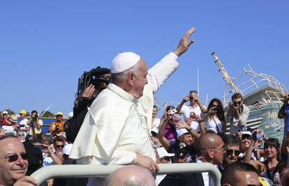 Papa bez papamobila: Fiat za Franju posudili su od turista