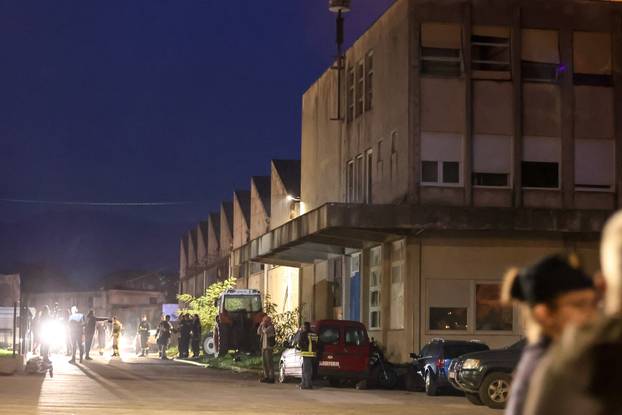 Trilj: Veliki požar na prostoru bivše tvornice Cetinka