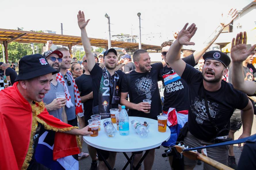 Zagreb: Veseli obožavatelji Thompsona na Glavnom kolodvoru