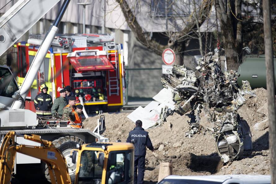 Zagreb: Dio letjelice konačno izvučen