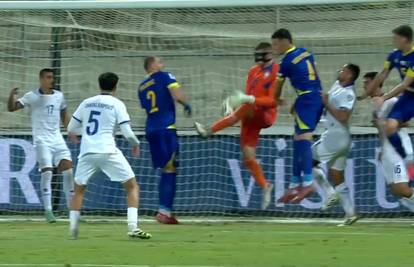 Pogledajte autogol godine! Evo kako je golman zabio protiv BiH i kako su 'zmajevi' uprskali sve