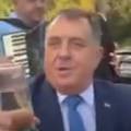 Dodik pjeva uz harmoniku, pije i psuje:  'Daj piće je*o ga kruh'