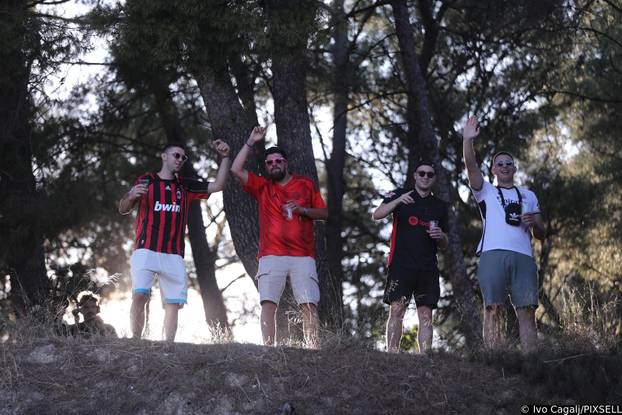 Split: Dolazak posjetitelja na stadion Park Mladeži na kojem započinje Ultra 2025.