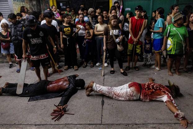 Filipino Catholics perform self-flagellation for Lent