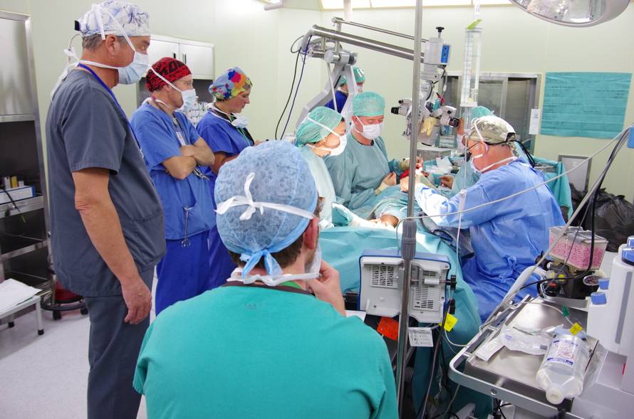 Liječnica velikog srca je otišla u Afriku operirati siromašne