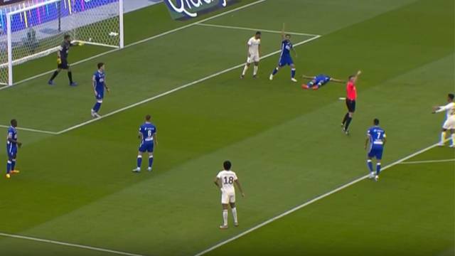 VIDEO Protivnik pao u nesvijest, a pogledajte što radi Ronaldo