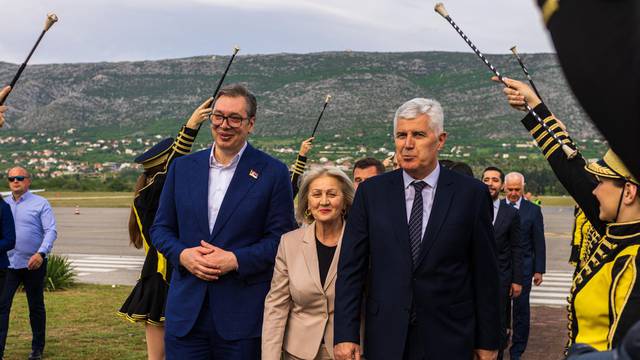 Aleksandar Vučić prvim letom tvrtke Air Serbia stigao iz Beograda u Mostar, nakon više od 30 godina uspostavljenja izravna zrakoplovna linija