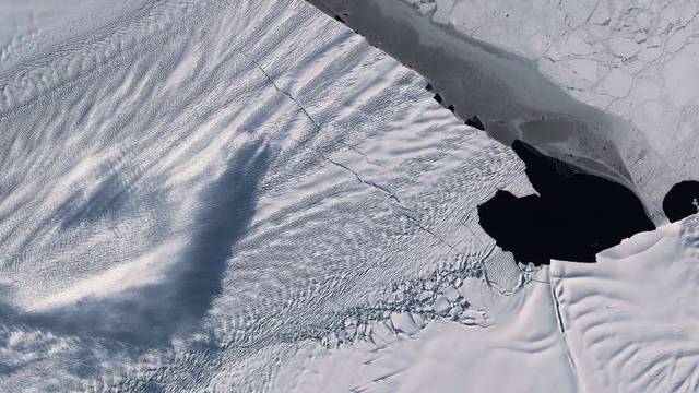 Pogledajte video: Odlomio se ledenjak veličine otoka Paga