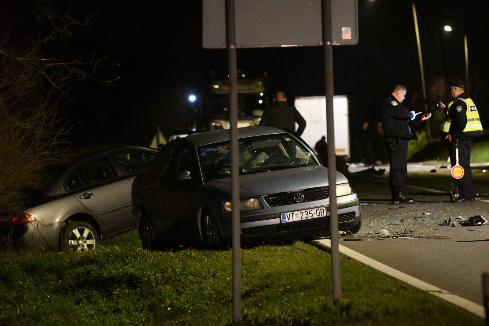 Cugovec: Tri osobe ozlijeđene u sudaru četiri automobila i kamiona