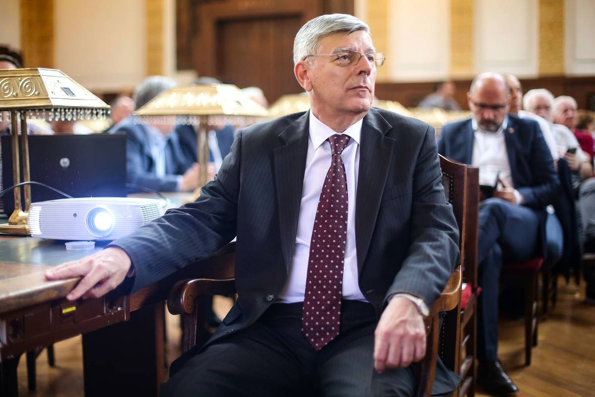 Reiner opet mora u izolaciju?