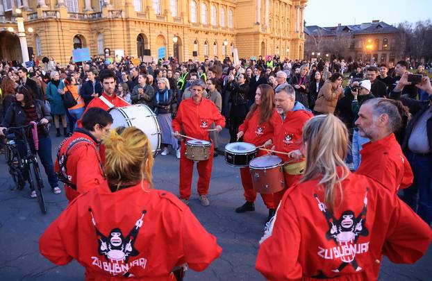 Zagreb: Održan jubilarni 10. Noćni marš za prava žena "Žene – kičma otpora"