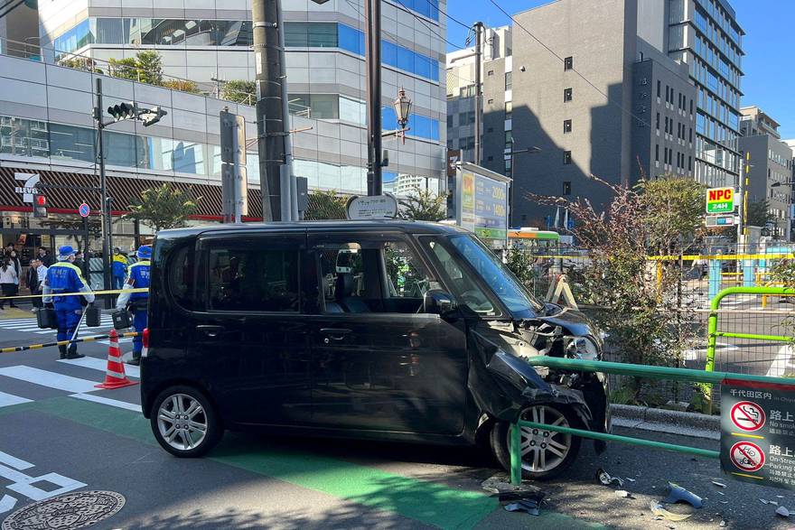 Automobil se zaletio u barikadu u blizini izraelske ambasade u Tokiju, muškarac uhićen