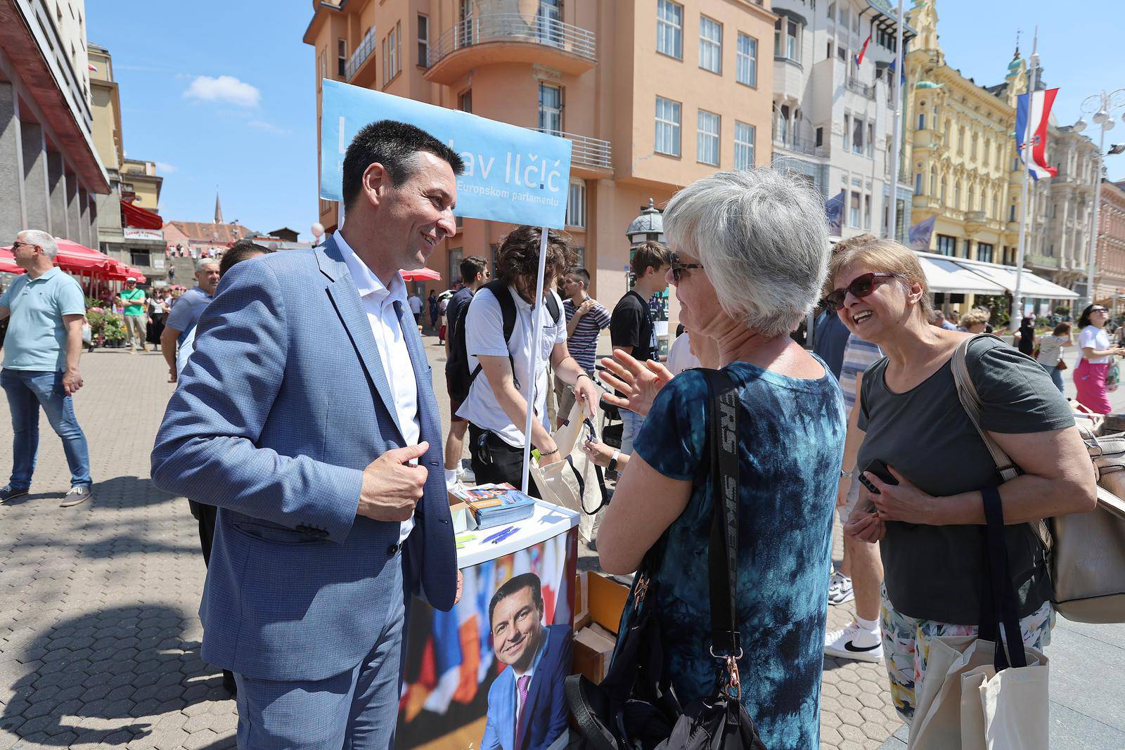 Zagreb: Nositelj liste za Europski parlament Ladislav Ilčić na Trgu bana Jelačića