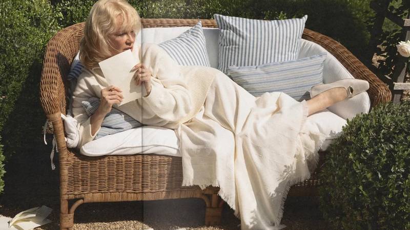 FOTO Nostalgija je bila ključ: Ovo je namještaj koji potpisuje glumica Pamela Anderson