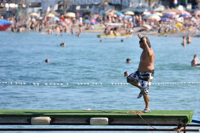 Popustile kočnice: Ljepotice u vrućem klinču na plaži Zrće