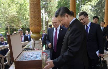 Putin misli na prijatelje: Xiju poklonio sladoled za rođendan