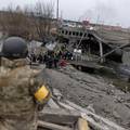 Najmanje 13 civila poginulo u zračnom napadu kod Kijeva