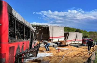 Izgorjeli u busu: Četvero ljudi poginulo u stravičnom sudaru