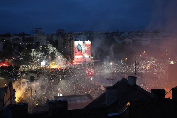 Pogled  iz zraka trga Slavija, na kojem se odr&zcaron;ava zavr&scaron;ni skup izborne liste &bdquo;Studentska lista &ndash; Studenti pobje&dstrok;uju!&rdquo;