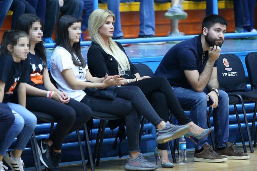 Procurile fotografije raskošne svadbe: Kustiću je kum Damir Mišković, pjevala klapa Intrade