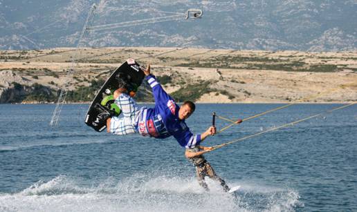 Wakeboard: Pratite vratolomije surfera i surferica na 24sata...