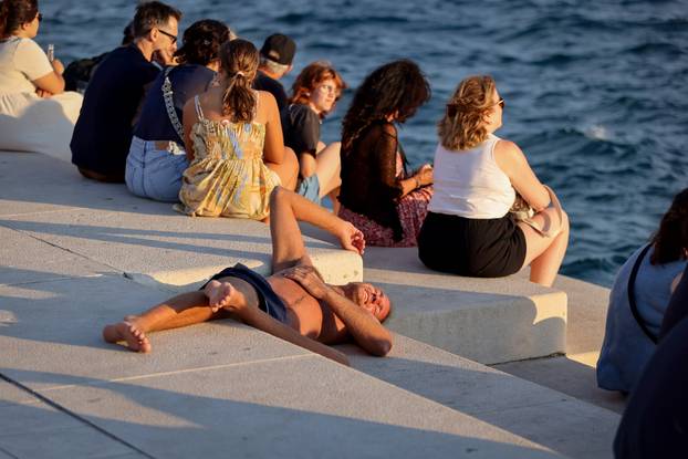 Zadar: Turisti uživaju u šetnji gradom