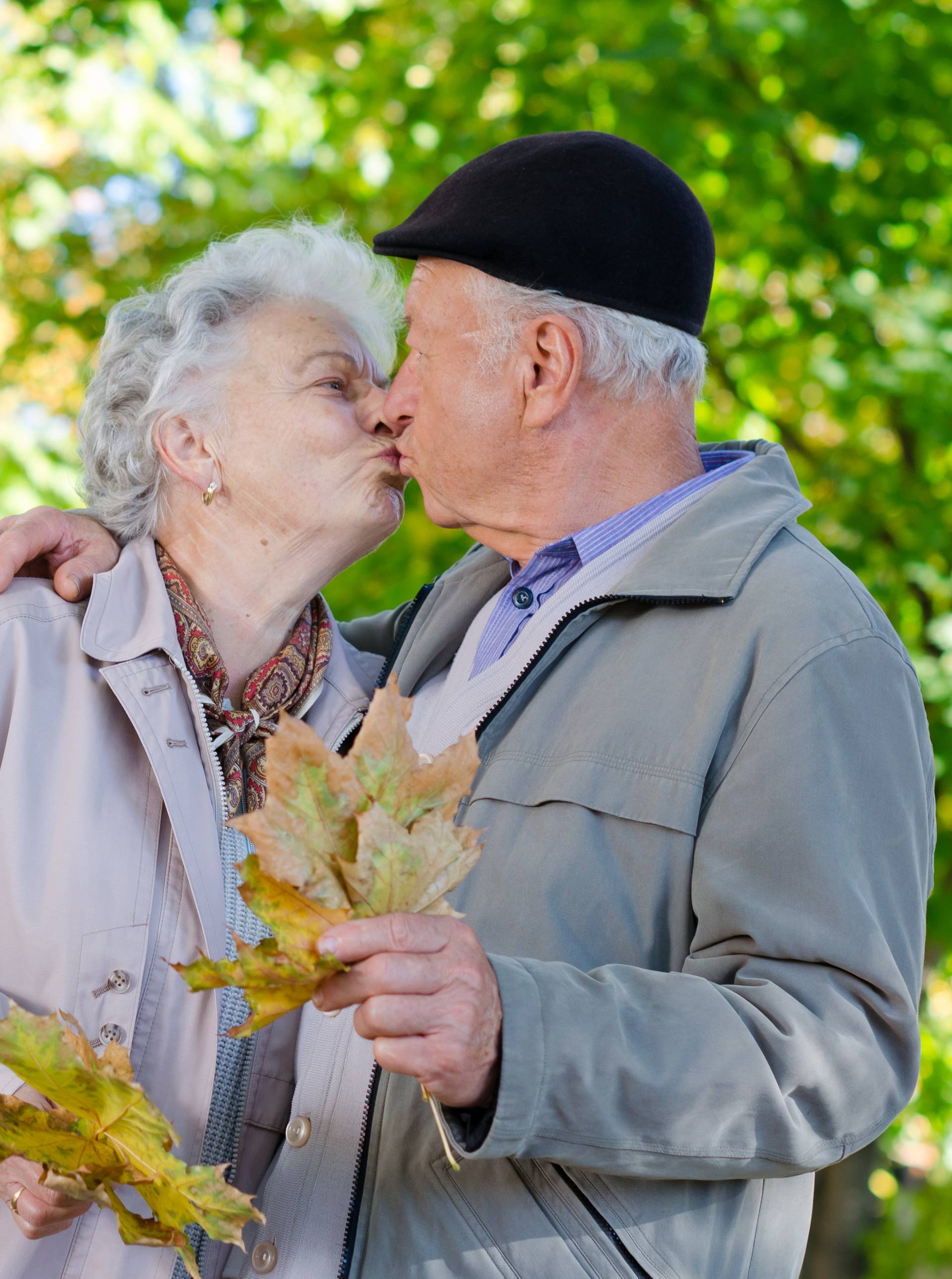 7 bitnih stvari koje stari parovi žele da mladi znaju o braku