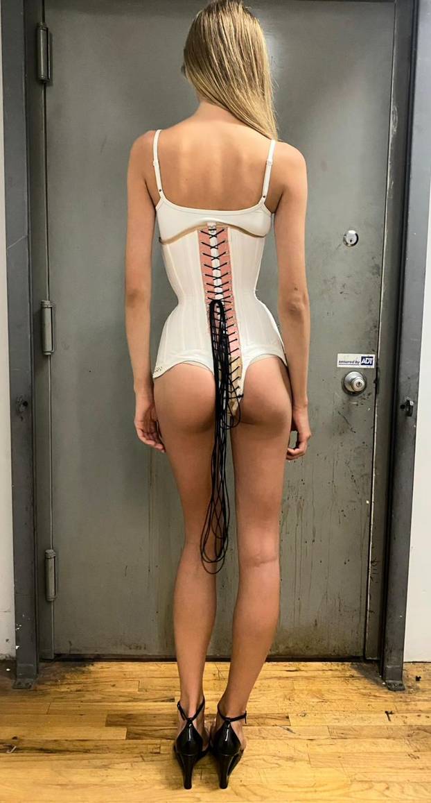 FOTO Više otkrila nego sakrila: Dizajner otkrio tajnu prozirne haljine Sydney Sweeney