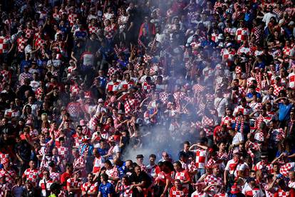 FOTO Hrvatsku u Berlinu prate deseci tisuća navijača, stadion je većinski obojan u 'kockice'