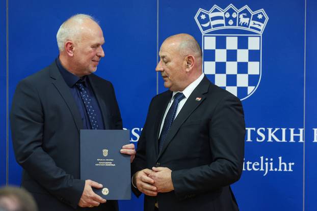 Zagreb: Ministar Tomo Medved uru?io je braniteljske zahvalnice postrojbama iz Domovinskog rata