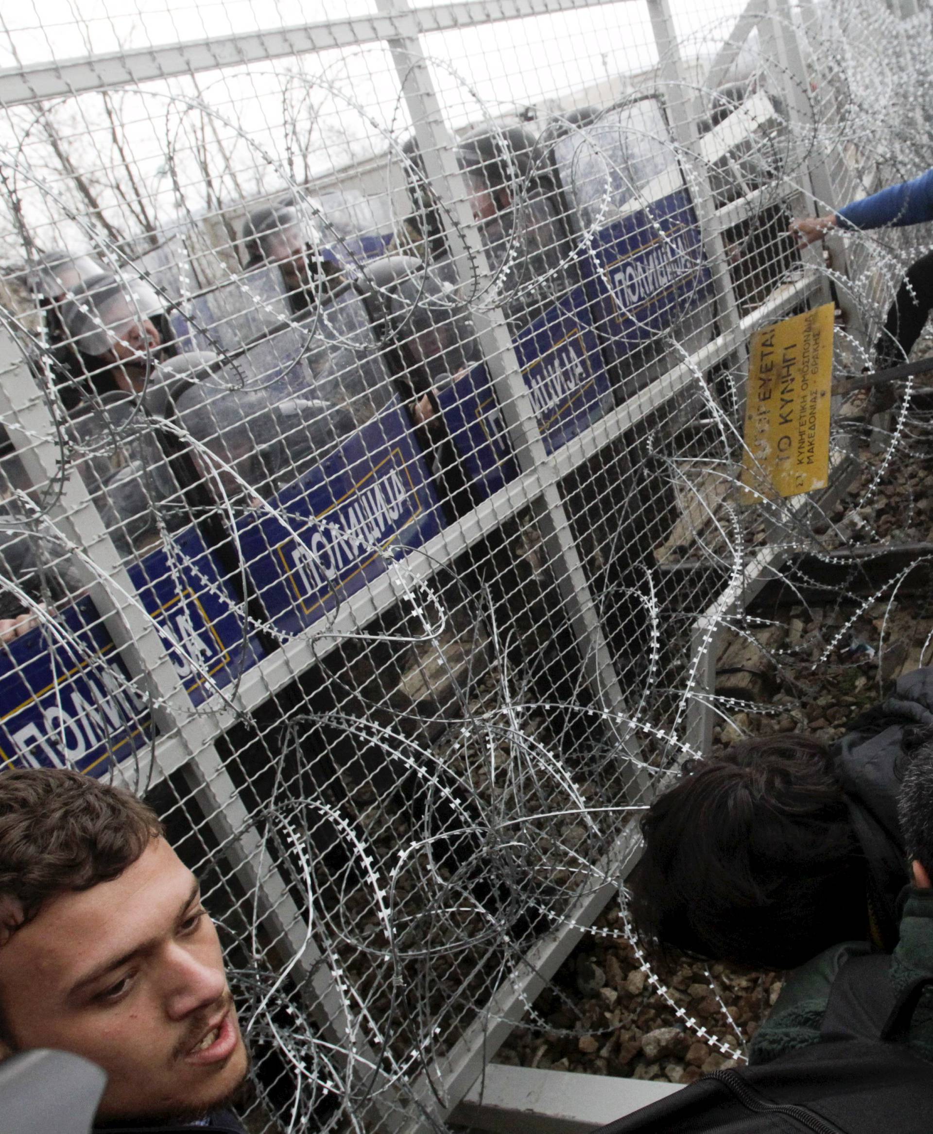 EK zabrinuta zbog napetosti na granici Makedonije i Grčke