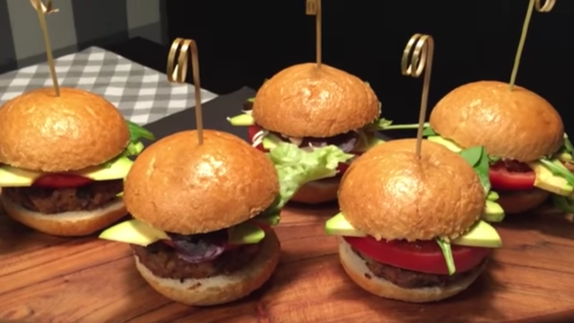 Ovaj specijalitet još nikad niste probali: Super burger s grahom