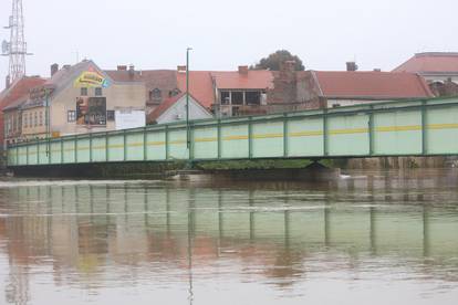 FOTO Sava se izlila iz korita u Zagrebu, Kupa raste i stvara nemile probleme u Karlovcu