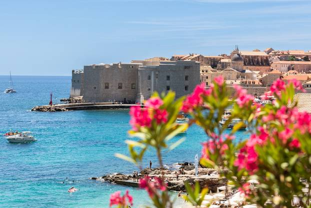 Dubrovnik: Gradske plaže već su pune kupača
