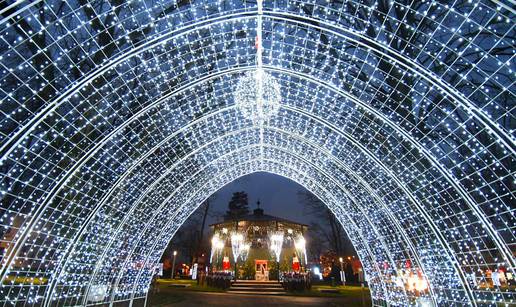 FOTO Tko voli blještavilo Božića mora posjetiti Advent u Slatini