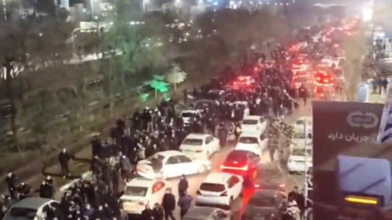 VIDEO Veliki prosvjedi po Iranu. Vrhovni vođa prijeti da neće popustiti: Djeluju u ime SAD-a!