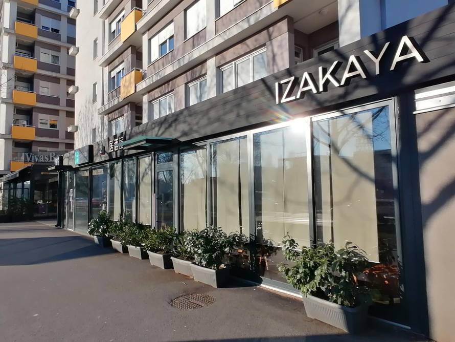 Otvorili kafić, ali prodali samo jednu kavu za van: 'Gosti imaju svoje rituale, čitaju novine'