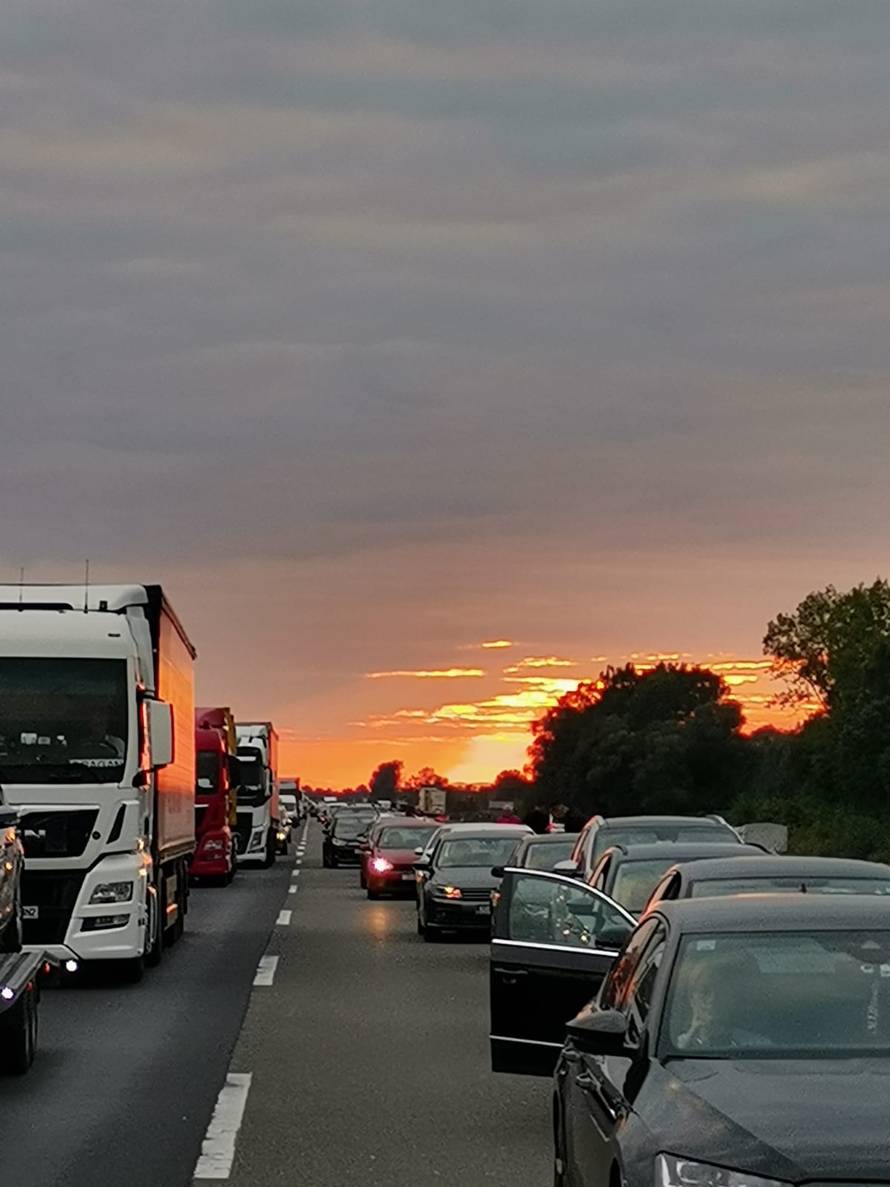 Kilometarske kolone u oba smjera zbog nesreće na A3