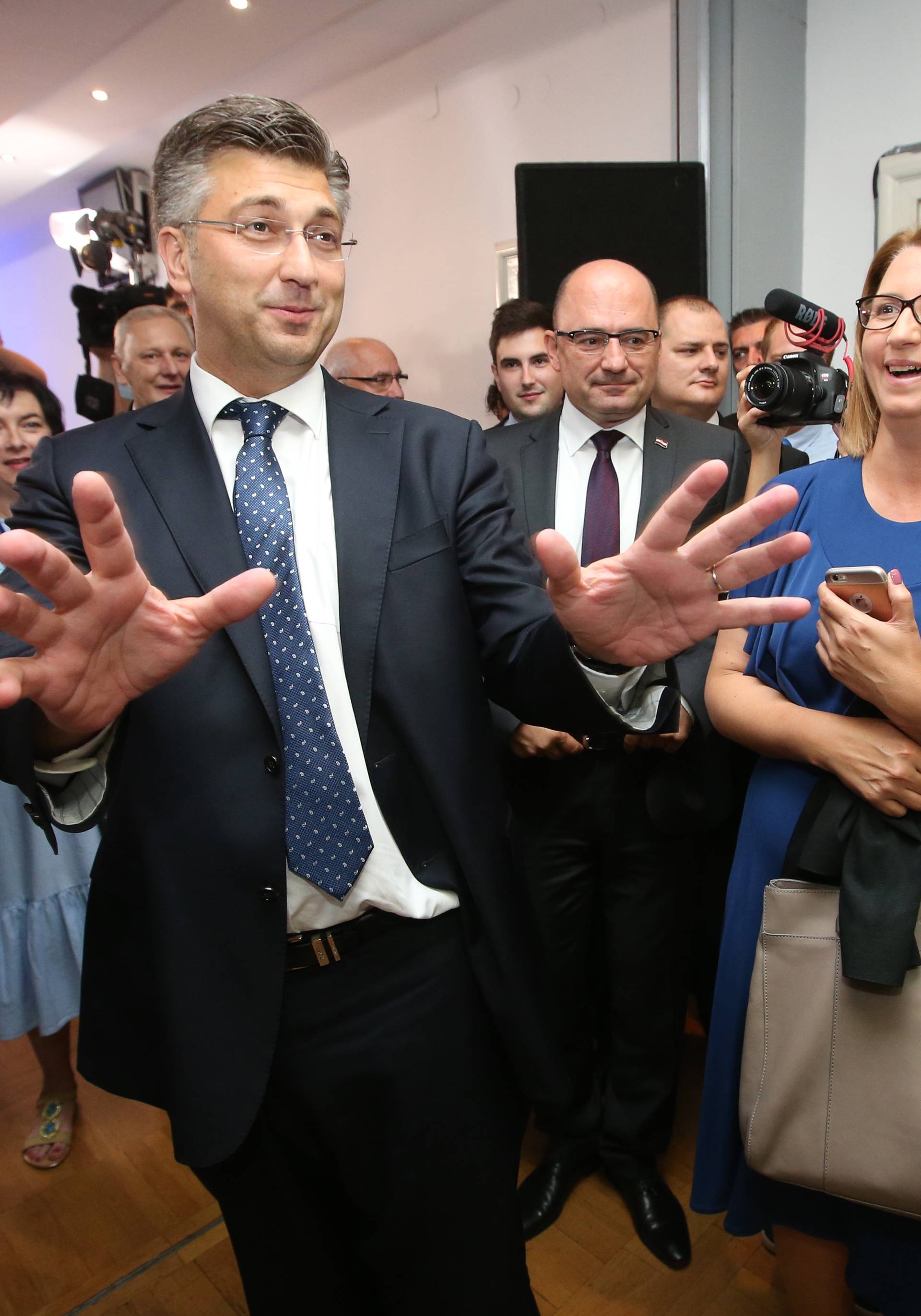 HDZ relativni pobjednik izbora: Osvojili 61 mandat, a SDP 54