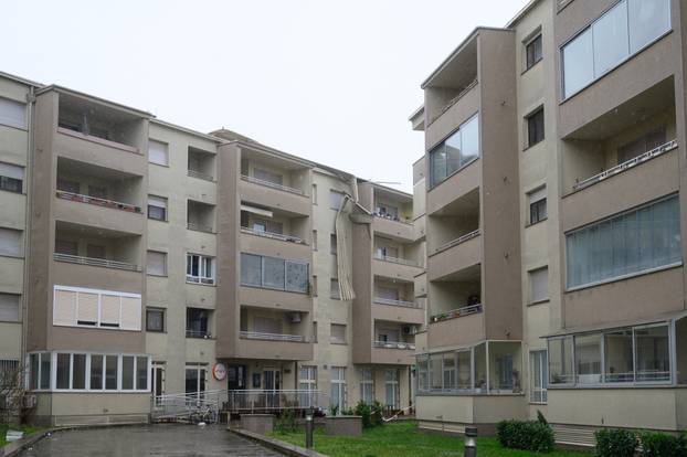 Zagreb: Olujno nevrijeme oštetilo krov zgrade na Horvaćanskoj cesti na Vrbanima