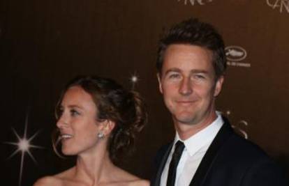 Edward Norton i zaručnica Shauna Robertson dobili sina