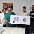 Dru&scaron;tvo prijatelja Hajduka dalo je vrijednu donaciju bolnici u Sl. Brodu: 'Ima tu i simbolike...'