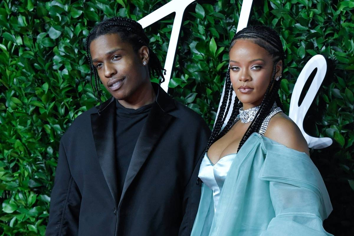 Rihanni pale dionice: Prekinula s milijarderom pa ljubi repera...