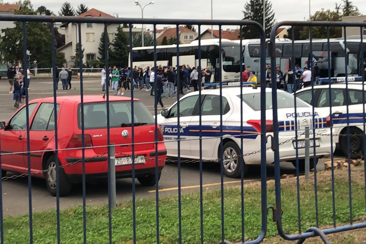 Navijače Atalante vratili kući s granice, a neki su i zakasnili...