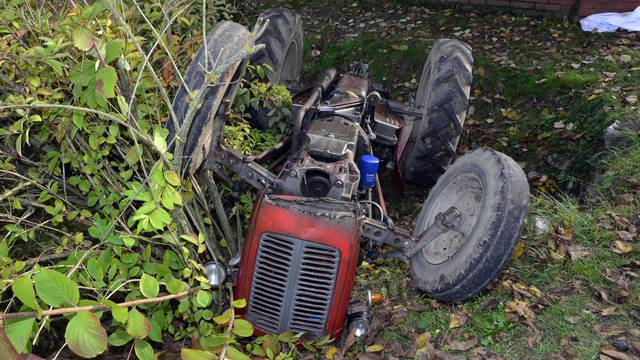 Vozač poginuo pri prevrtanju traktora u Humu Stubičkom