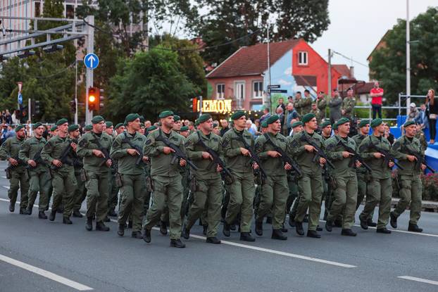 Zagreb: Generalna proba svečanog vojnog mimohoda