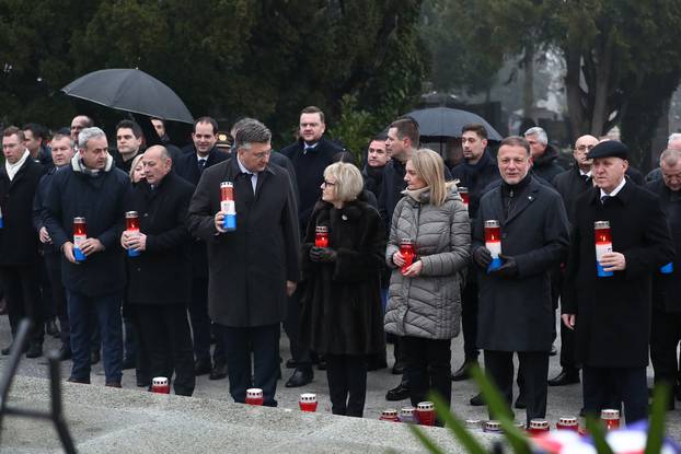 Zagreb: HDZ na Mirogoju obilježio 24. obljetnicu smrti Franje Tuđmana