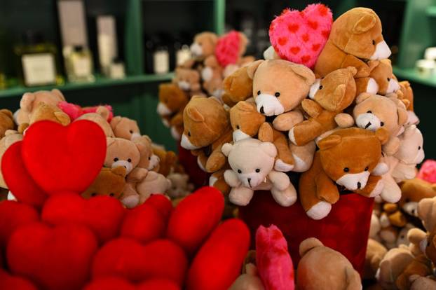 Zagreb: Atelijer sreće u Maloj ulici okićen za Valentinovo 